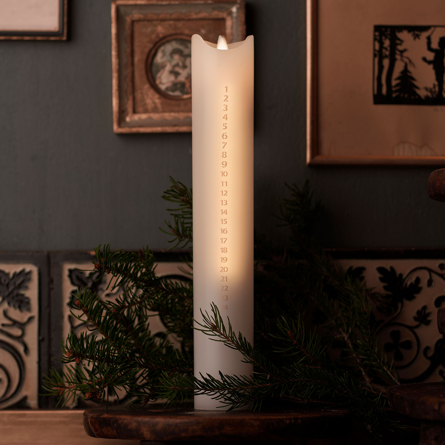 Sara Kalenderlys 30 cm, Guld tal