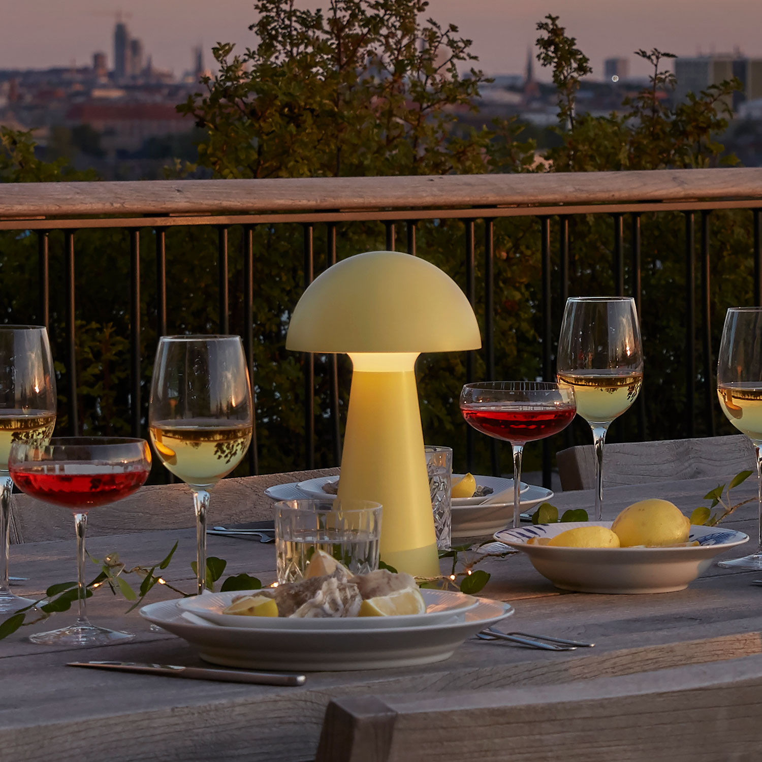 Sam Genopladelig Lampe 28 cm, Gul