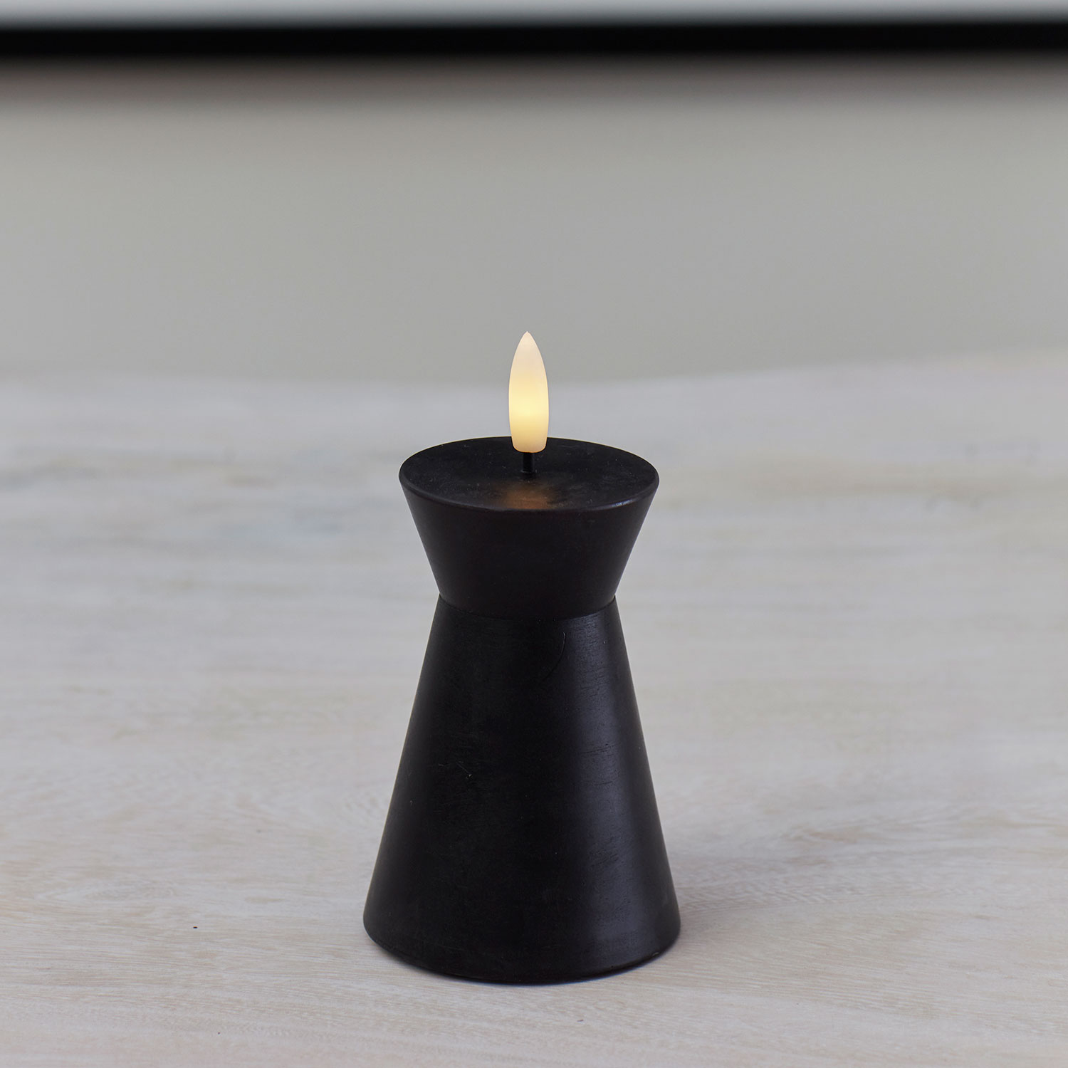 Nordisk Skulptur, Sille Kegle Ø6,5 x 10 cm, Sort